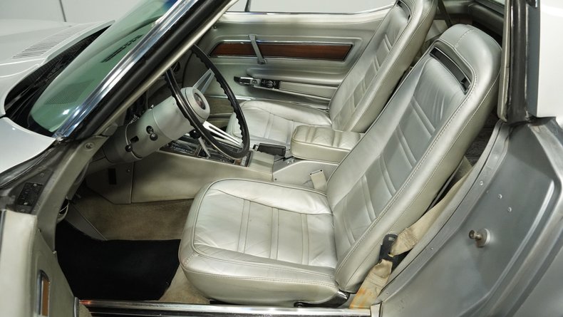 Chevrolet-Corvette-1975-Silver-Metallic-Silver-19