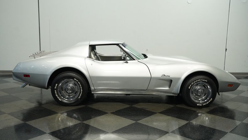 Chevrolet-Corvette-1975-Silver-Metallic-Silver-25