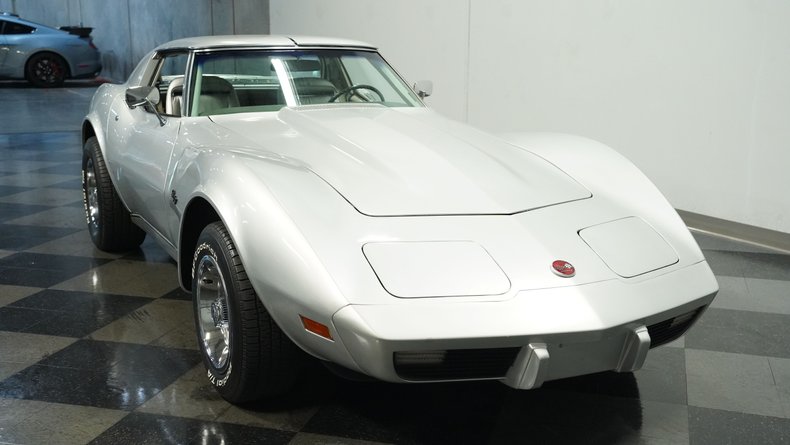 Chevrolet-Corvette-1975-Silver-Metallic-Silver-27