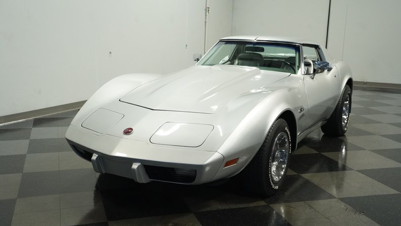 Chevrolet-Corvette-1975-Silver-Metallic-Silver-29