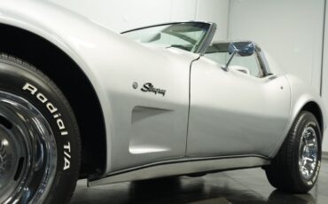 Chevrolet-Corvette-1975-Silver-Metallic-Silver-3