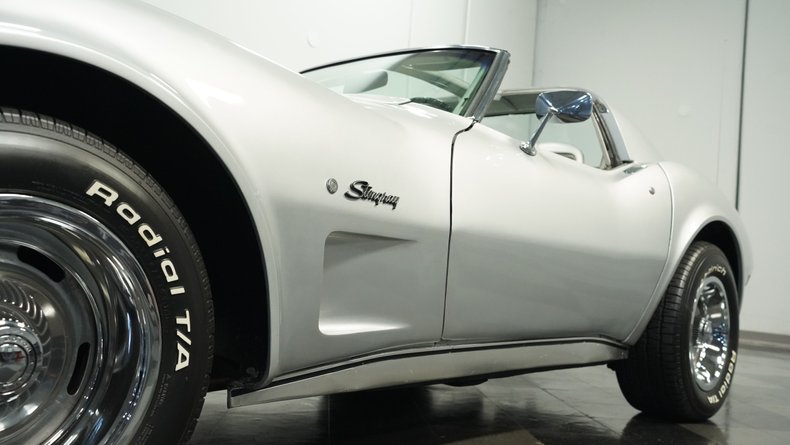 Chevrolet-Corvette-1975-Silver-Metallic-Silver-3