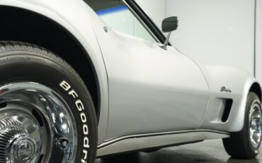 Chevrolet-Corvette-1975-Silver-Metallic-Silver-30
