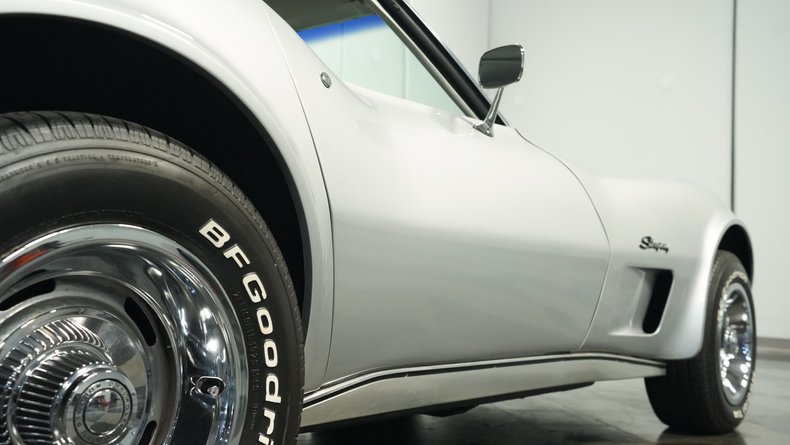 Chevrolet-Corvette-1975-Silver-Metallic-Silver-30