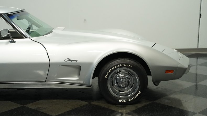 Chevrolet-Corvette-1975-Silver-Metallic-Silver-32