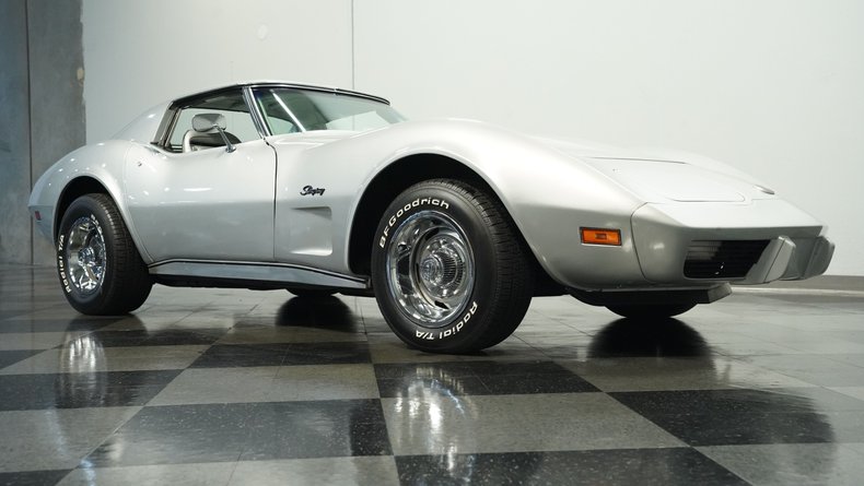 Chevrolet-Corvette-1975-Silver-Metallic-Silver-33
