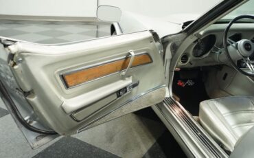 Chevrolet-Corvette-1975-Silver-Metallic-Silver-36