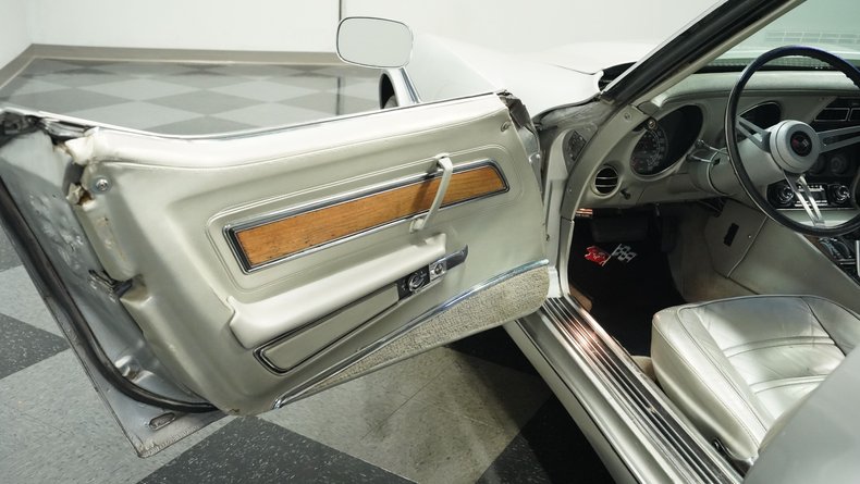 Chevrolet-Corvette-1975-Silver-Metallic-Silver-36