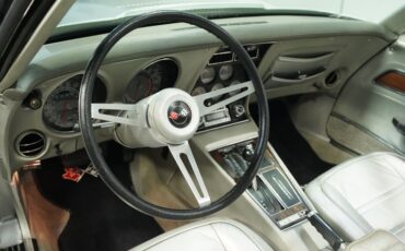 Chevrolet-Corvette-1975-Silver-Metallic-Silver-37