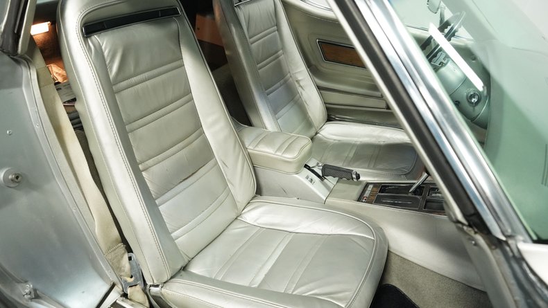 Chevrolet-Corvette-1975-Silver-Metallic-Silver-41