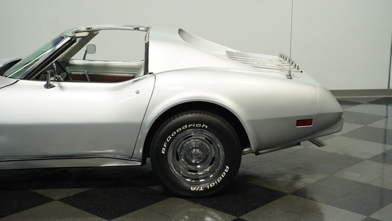Chevrolet-Corvette-1975-Silver-Metallic-Silver-45
