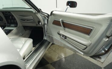 Chevrolet-Corvette-1975-Silver-Metallic-Silver-49