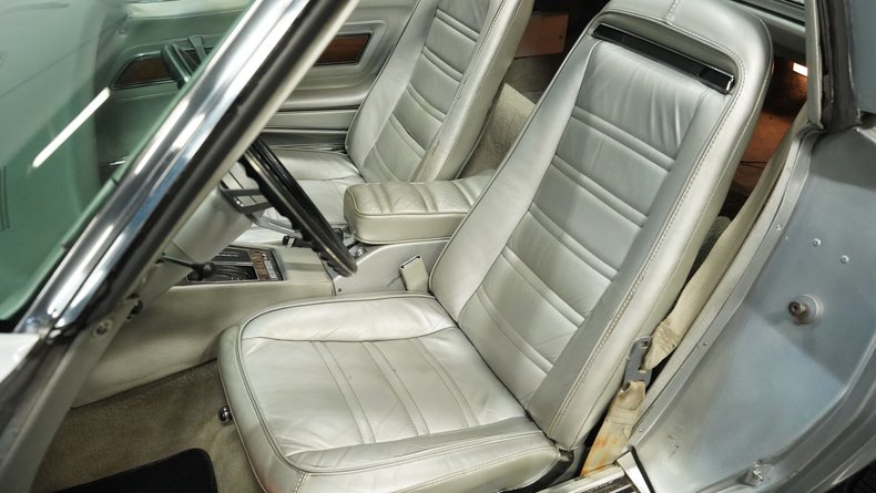 Chevrolet-Corvette-1975-Silver-Metallic-Silver-6