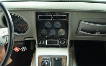 Chevrolet-Corvette-1975-Silver-Metallic-Silver-7