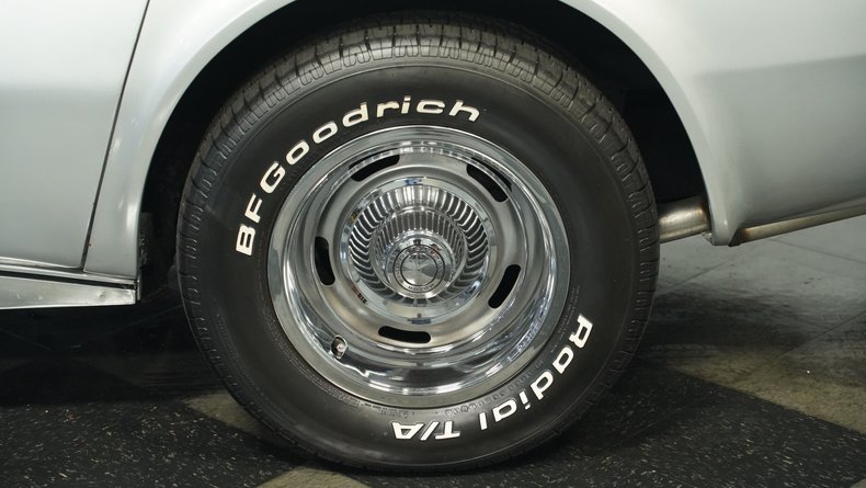 Chevrolet-Corvette-1975-Silver-Metallic-Silver-9