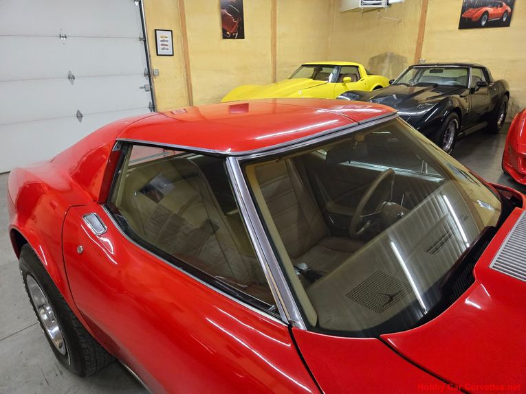 Chevrolet-Corvette-1975-red-tan-16
