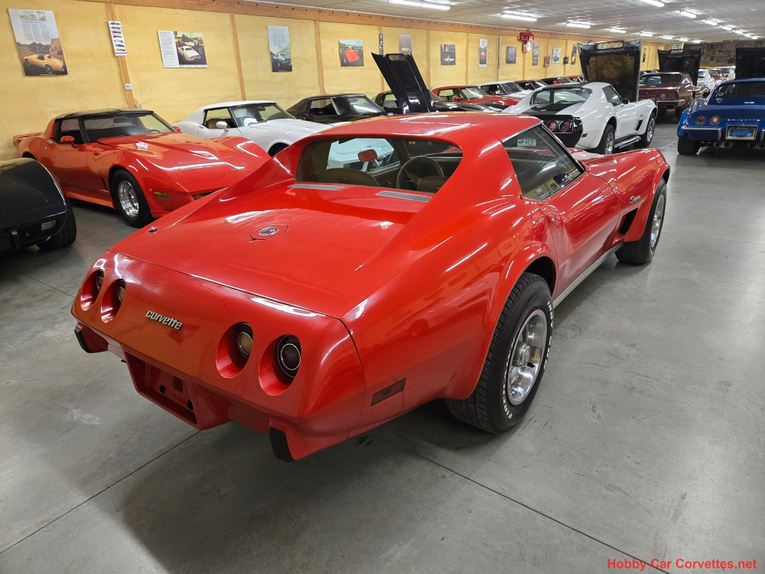Chevrolet-Corvette-1975-red-tan-17