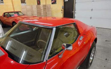 Chevrolet-Corvette-1975-red-tan-19