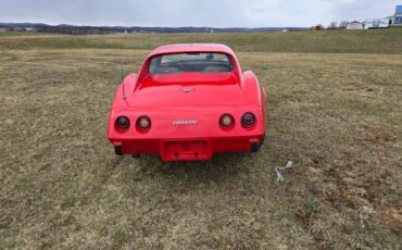 Chevrolet-Corvette-1975-red-tan-2