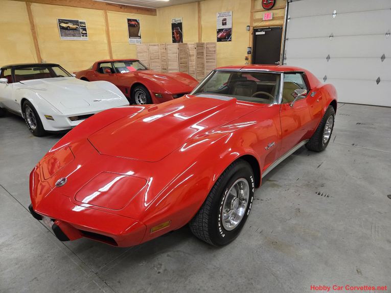 Chevrolet-Corvette-1975-red-tan-20