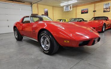 Chevrolet-Corvette-1975-red-tan-21