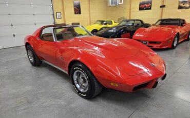 Chevrolet-Corvette-1975-red-tan-22
