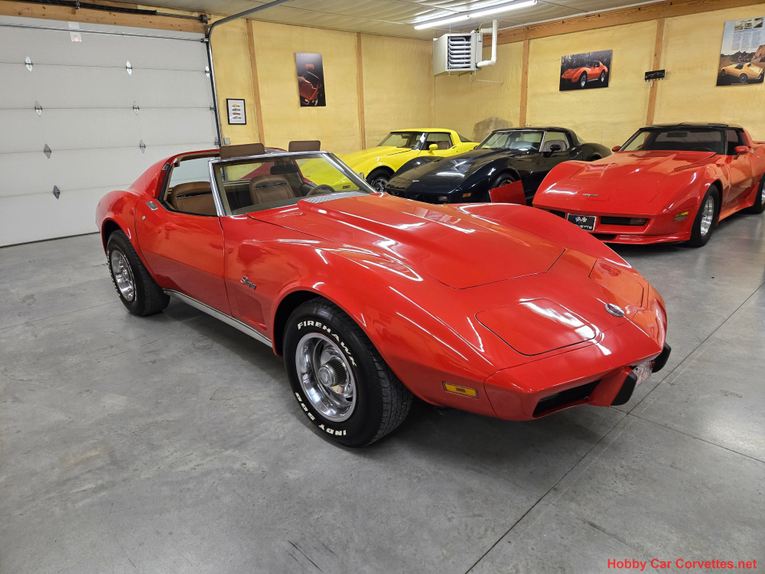 Chevrolet-Corvette-1975-red-tan-22