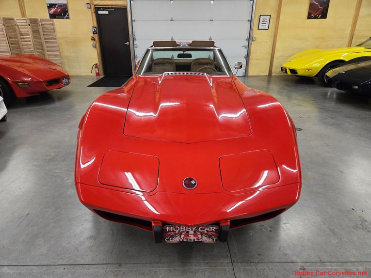Chevrolet-Corvette-1975-red-tan-23