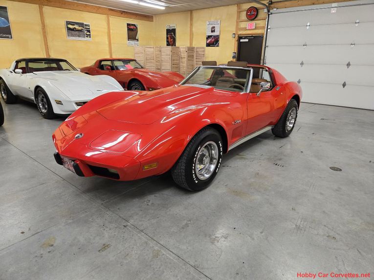 Chevrolet-Corvette-1975-red-tan-24