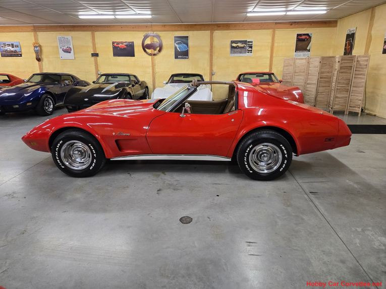 Chevrolet-Corvette-1975-red-tan-25