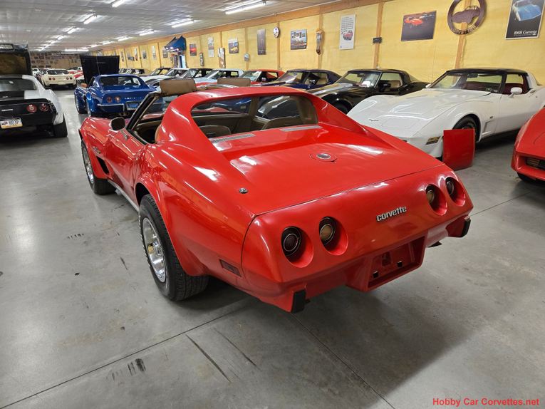 Chevrolet-Corvette-1975-red-tan-26