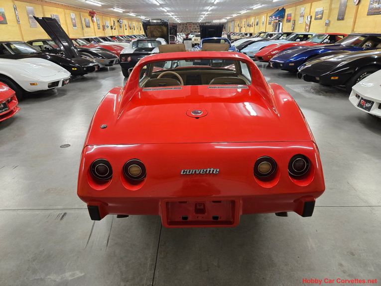 Chevrolet-Corvette-1975-red-tan-27