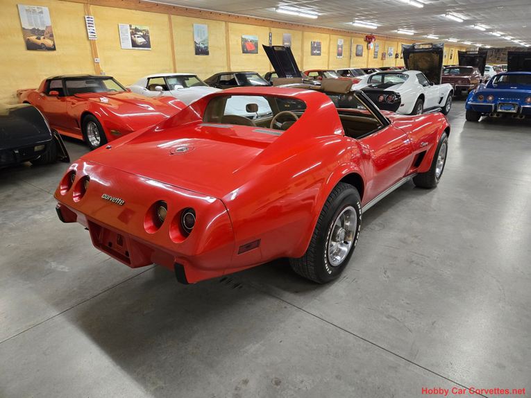 Chevrolet-Corvette-1975-red-tan-28
