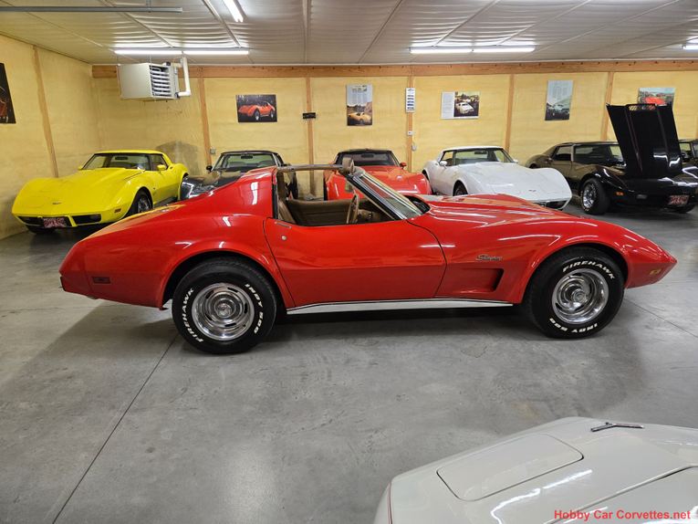 Chevrolet-Corvette-1975-red-tan-29