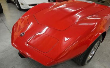 Chevrolet-Corvette-1975-red-tan-3