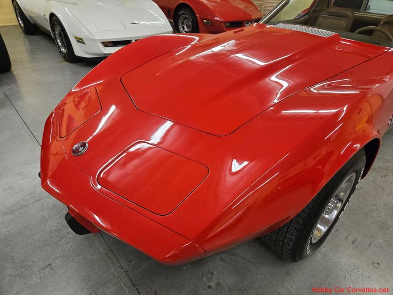 Chevrolet-Corvette-1975-red-tan-3