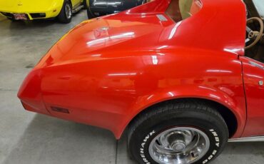 Chevrolet-Corvette-1975-red-tan-30