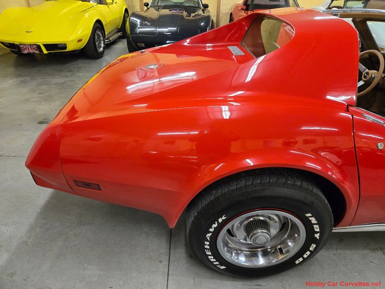 Chevrolet-Corvette-1975-red-tan-30