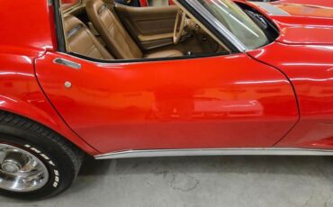 Chevrolet-Corvette-1975-red-tan-31
