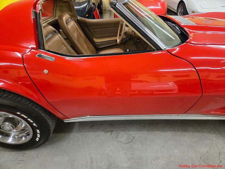 Chevrolet-Corvette-1975-red-tan-31