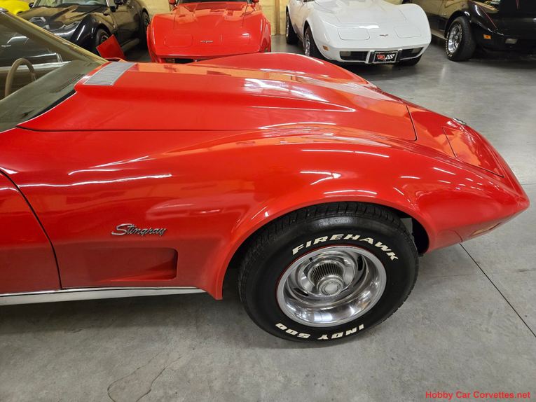 Chevrolet-Corvette-1975-red-tan-32