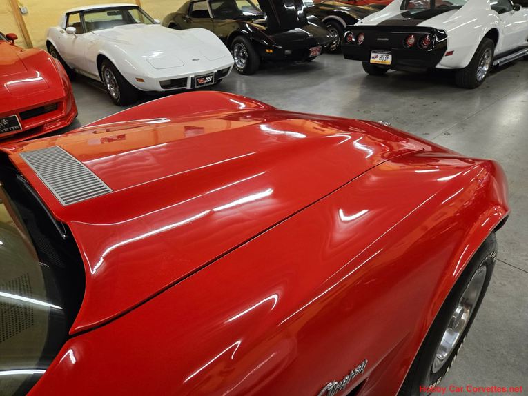 Chevrolet-Corvette-1975-red-tan-33