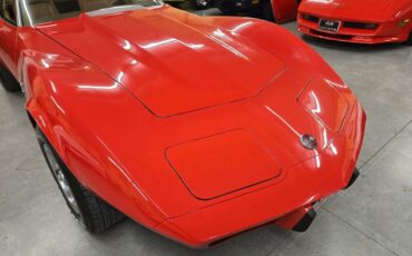 Chevrolet-Corvette-1975-red-tan-34