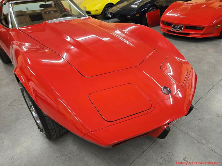 Chevrolet-Corvette-1975-red-tan-34