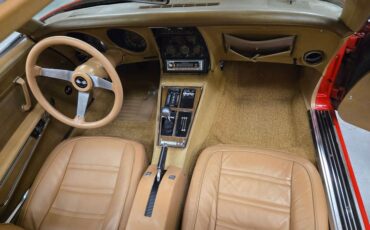 Chevrolet-Corvette-1975-red-tan-44