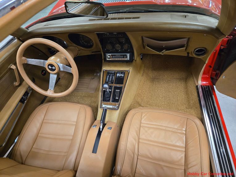Chevrolet-Corvette-1975-red-tan-44