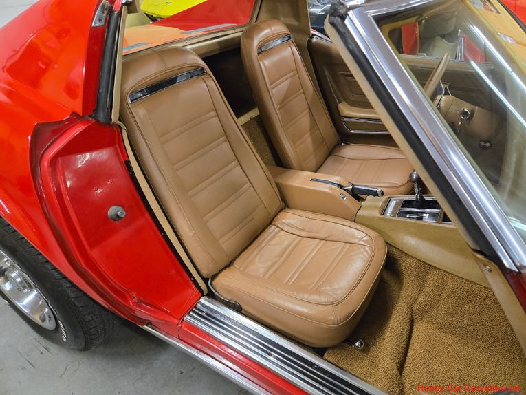 Chevrolet-Corvette-1975-red-tan-45