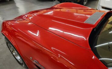 Chevrolet-Corvette-1975-red-tan-5