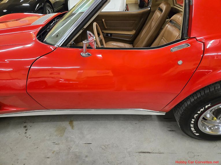 Chevrolet-Corvette-1975-red-tan-6