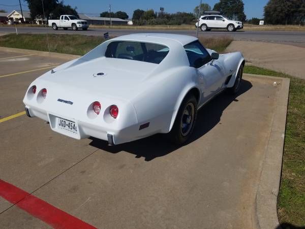 Chevrolet-Corvette-1976-1